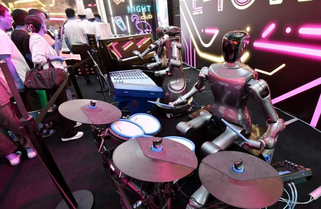 Xinhua - Humanoidni roboti glavna atrakcija Svjetske konferencije o robotici u Pekingu