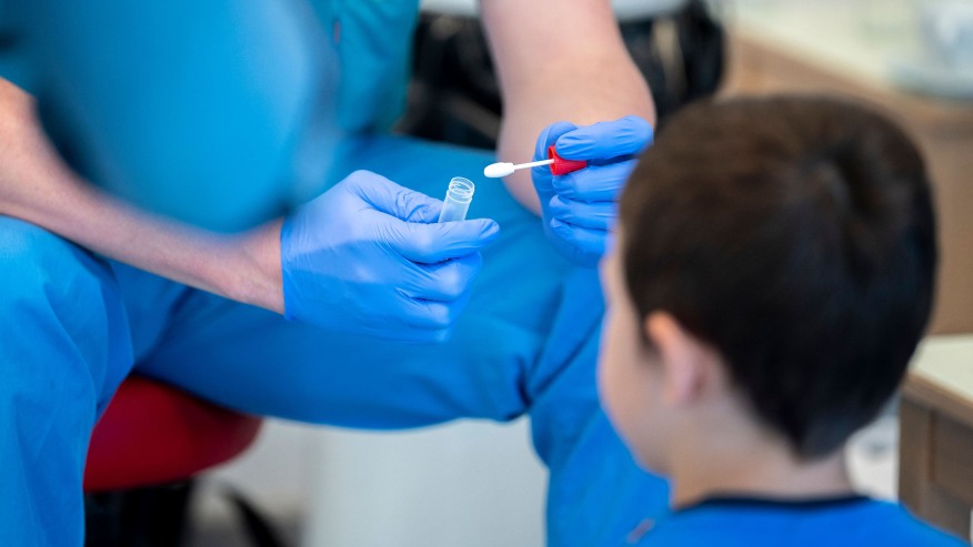 Novi simptomi omikrona kod djece - kašalj kao lavež