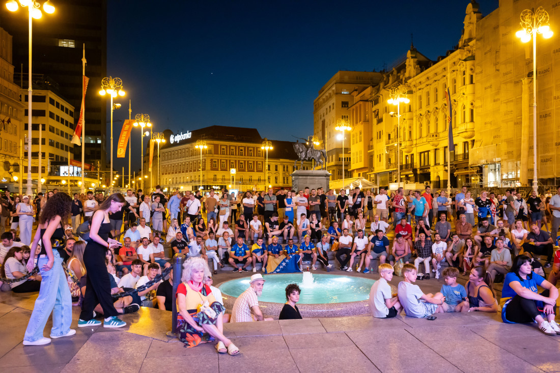 Navijači u centru Zagreba pratili utakmicu Bosna i Hercegovina - Katar