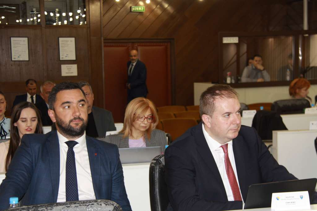 Skupština ZDK prekinuta zbog nedostatka kvoruma, Kasumović najavio da BHI-KF napušta Vladu