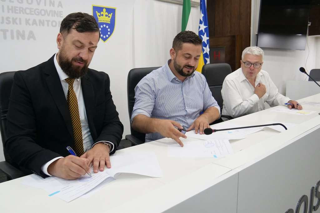 Nakon povećanja od 22 posto u nepune dvije godine, za ustanove kulture u ZDK novo povećanje plata