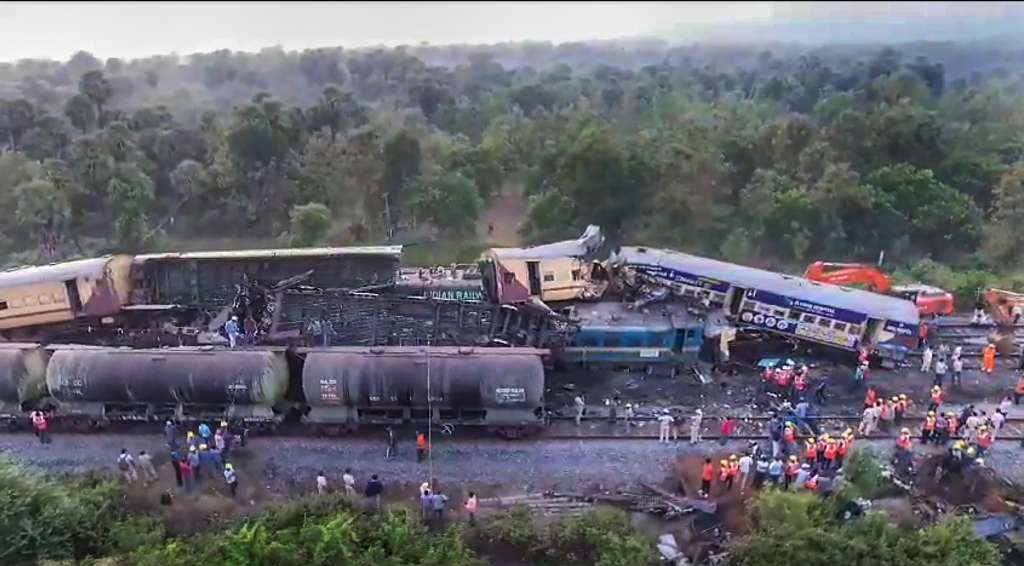 Željezničku nesreću u Indiji uzrokovao mašinovođa koji je gledao kriket