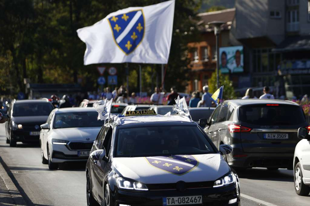Lijepo vrijeme na zeničke ulice izmamilo veliki broj bh. navijača pred večerašnji meč sa Švedskom