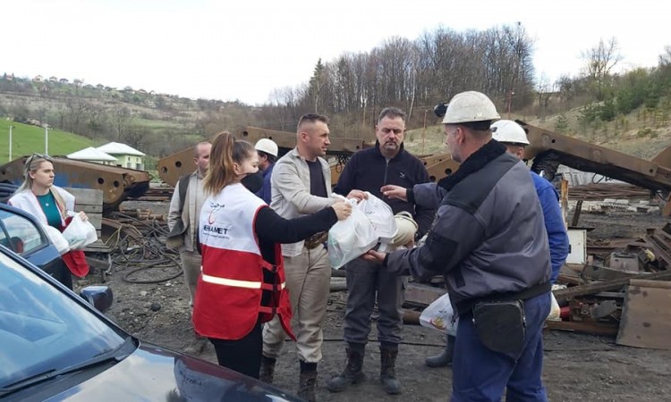 Merhamet pripremio iftare rudarima u Zenici i Kaknju