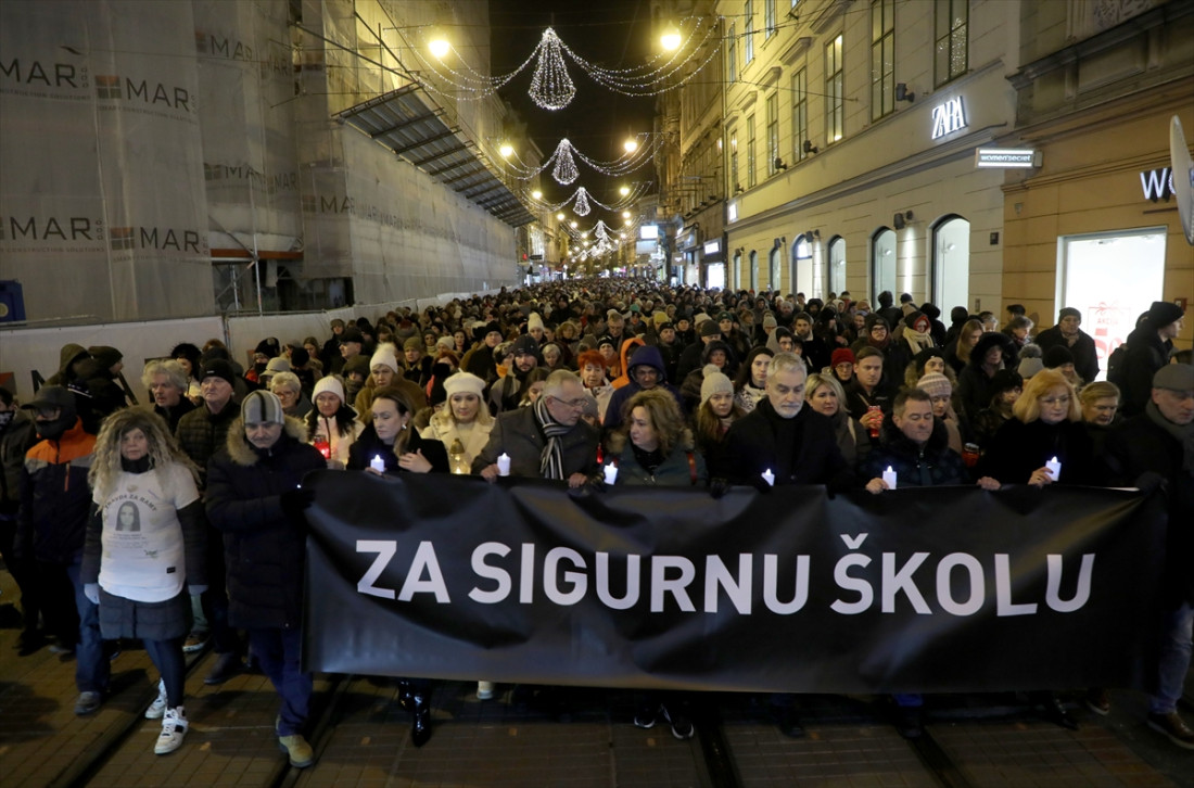 U Hrvatskoj tisuće ljudi sa svijećama na mimohodu 'Za sigurnu školu'