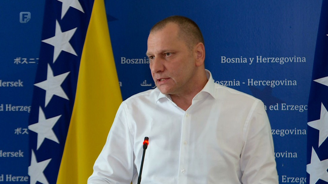 Miletić najavio da će pokušati utjecati na budžet koji predviđa veće plaće parlamentarcima