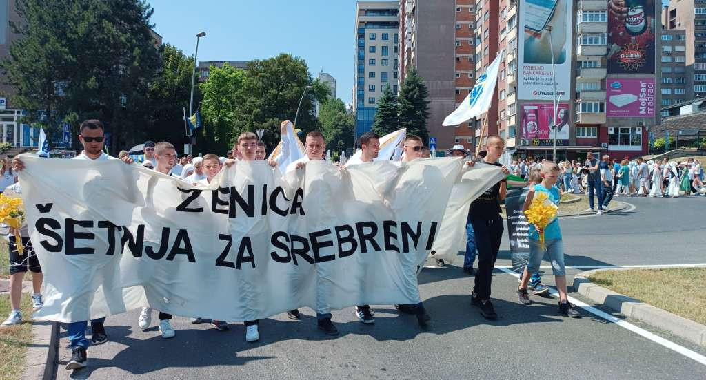 Šetnja gradskim ulicama pod motom "Zenica za Srebrenicu"