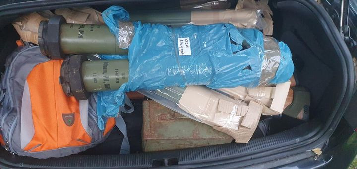 Ministar policije Kosova: U vozilu beogradskih registarskih tablica pronađene velike količine oružja