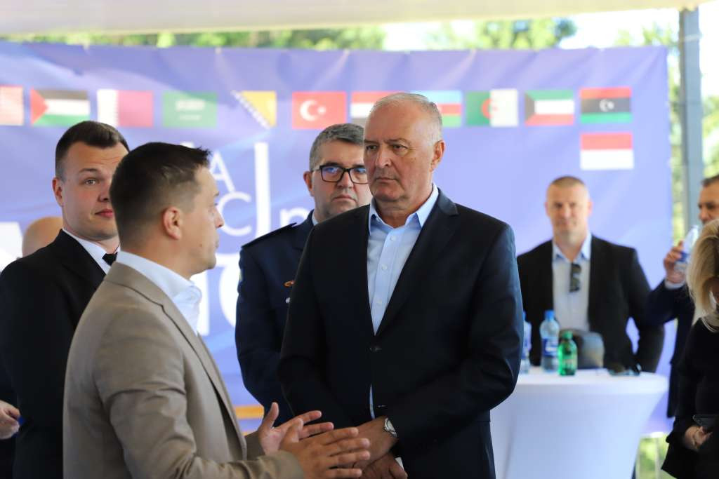 Ministar Helez i brojni ambasadori posjetili kompanije namjenske industrije u Goraždu