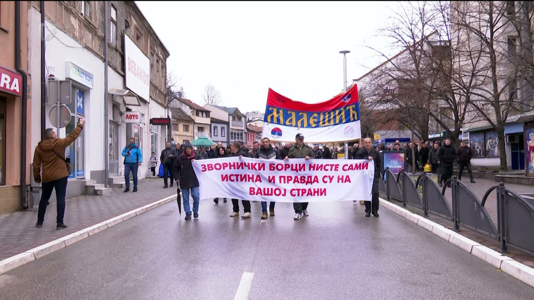 Protesti i blokada puta u Zvorniku zbog hapšenja bivših pripadnika Vojske RS-a